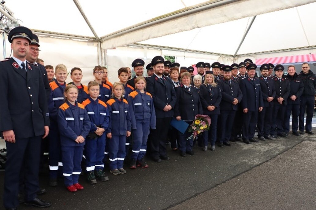 Jubiläen, Ehrungen und neue Technik - So war das Feuerwehrfest in Garnsdorf - Das Feuerwehrwochenende in Garnsdorf war ein echter Volltreffer. Beim Apell berichtete Wehrleiter Marco Winkler über die vielfältige Arbeit der Garnsdorfer Wehr.