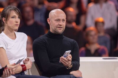 Jürgen Vogel: "Nur weil du 56 bist, heißt das nicht, dass du keine 100 Liegestützen mehr schaffst" - Jürgen Vogel mit Natalia Belitski in der ARD-Show "Klein gegen Groß - Das unglaubliche Duell". Der 56-Jährige und seine 40-jährige Partnerin haben zwei gemeinsame kleine Töchter, die 2019 und 2022 zur Welt kamen.