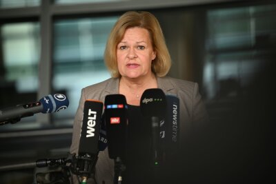 Kabinett will Vorgaben für Infrastruktur-Schutz beschließen - Bundesinnenministerin Nancy Faeser (SPD) hat einen Gesetzentwurf vorgelegt, mit dem Deutschland seine EU-Verpflichtungen zum Schutz der kritischen Infrastruktur umsetzen will.  