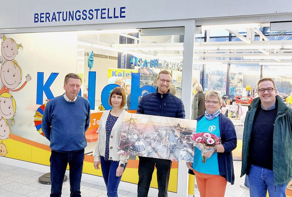 KALEB-Sozialkaufhaus eröffnet im Elster Park - Im Bild von links: Holger Kappei, Anja Chemnitzer, Tobias Kämpf, Petra Kröger und Eric Hoffmann. Foto: Karsten Repert