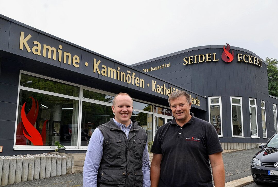 Kaminofen-Verbot aufgehoben: Holzbetriebene Öfen als erneuerbare Energie anerkannt - Die Geschäftsführer von Seidel & Eckert: Michael Wetzel (links), Frank Wetzel (rechts). Foto: Karsten Repert