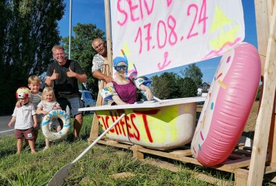 "Kapitäne" fiebern dem Badewannenrennen in Schlößchen entgegen - Das Teichfest soll ein Highlight für Jung und Alt werden. Foto: Andreas Bauer