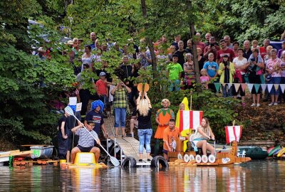 "Kapitäne" fiebern dem Badewannenrennen in Schlößchen entgegen - Der Startschuss wird in der Nähe des Generationshauses Lebensbaum gegeben. Foto: Andreas Bauer