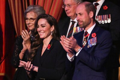 Kate kehrt nach Chemotherapie auf öffentliche Bühne zurück - Prinzessin Kate und Prinz William beim Royal British Legion Festival of Remembrance in der Royal Albert Hall am Vorabend. Erstmals seit dem Ende ihrer Chemotherapie zeigt sich die Frau des britischen Thronfolgers wieder bei wichtigen Auftritten.