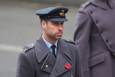 Kate kehrt nach Chemotherapie auf öffentliche Bühne zurück - Prinz William in Uniform. Die Zeremonie am zentralen Kriegerdenkmal Cenotaph im Regierungsviertel gehört zu den wichtigsten Terminen im royalen Kalender.