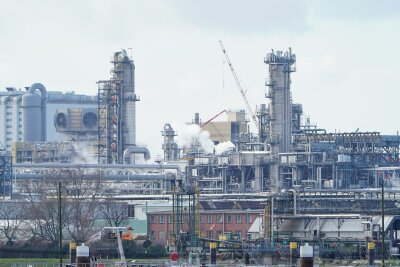 Kein Aufschwung in Sicht: "Wirtschaftsweise" senken Prognose - Die Lage der Industrie ist schwierig.