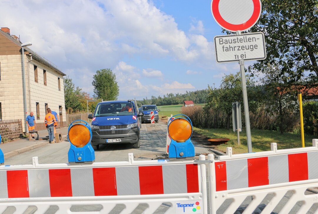 Keine Durchfahrt möglich: Viel befahrene Bundesstraße im Vogtland ist voll gesperrt - Zwischen Mühltroff und Waldfrieden herrscht Vollsperrung. Foto: Simone Zeh