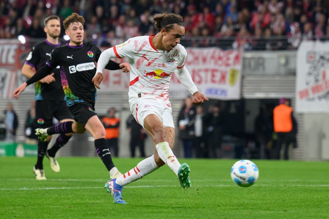 "Keine einfache Zeit": Reservist Poulsen als Pokal-Gewinner - Yussuf Poulsen erzielt das 3:1 für RB Leipzig.