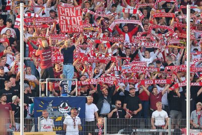 Keine Tore, keine Punkte: FSV Zwickau hängt ganz unten drin - Die Fans vom FSV Zwickau. Foto: PICTURE POINT / Gabor Krieg 