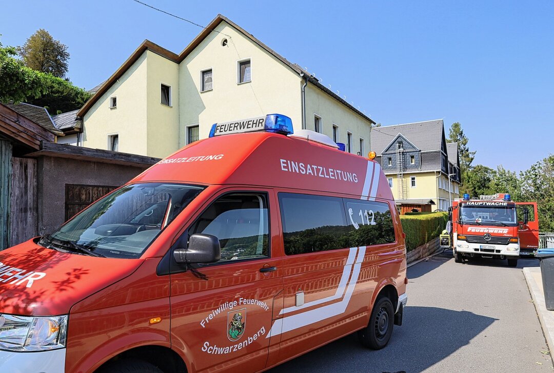 Kellerbrand in Schwarzenberg: Feuerwehr verhindert Ausbreitung - Das Feuer wurde schnell unter Kontrolle gebracht. Foto: Niko Mutschmann