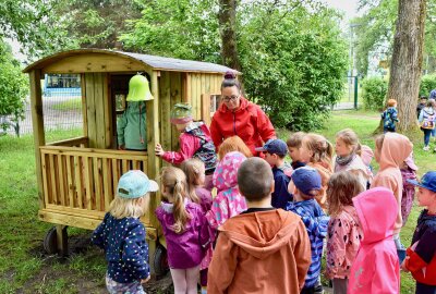 Kids bekommen Zirkuswagen in Gablenz - Kitas in Gablenz feiern besonderes Kindertagsfest. Foto: Steffi Hofmann