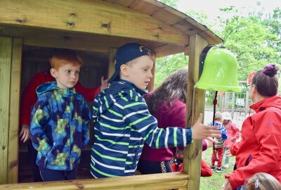 Kids bekommen Zirkuswagen in Gablenz - Kitas in Gablenz feiern besonderes Kindertagsfest. Foto: Steffi Hofmann