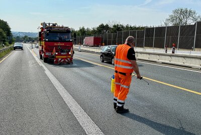 Kilometerlanger Rückstau durch Ölspur auf A72 - Aufgrund einer Ölspur kommt es zu kilometerlangem Rückstau auf der A72. Foto: Daniel Unger