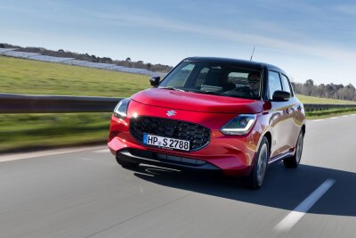 Kleinwagen-Klassiker: So fährt der neue Suzuki Swift - Forsch voran? Suzukis Swift ist kein Renn-, sondern ein Kleinwagen und wartet mit verbrauchsgünstigen Motorisierungen auf.