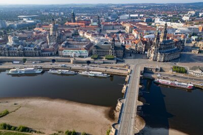 Klimakrise spitzt sich zu - Welche Rolle spielt Deutschland? - Der Pegelstand der Elbe in Dresden betrug im August nur 80 Zentimeter. (Archivbild)