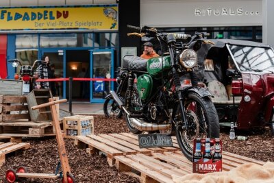 Knatternde Kultklassiker: Die Simson- und MZ-Ausstellung im Chemnitz Center - Diese historischen Motorräder wurden liebevoll restauriert und detailgetreu aufgebaut, um den Charme vergangener Zeiten wieder aufleben zu lassen. 