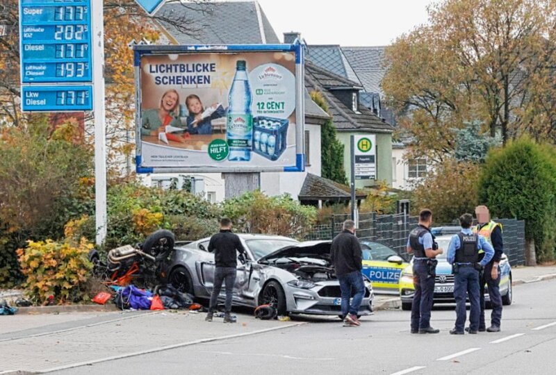 Kollision In Chemnitz: Zwei Kradfahrer Nach Unfall Mit Ford Mustang ...