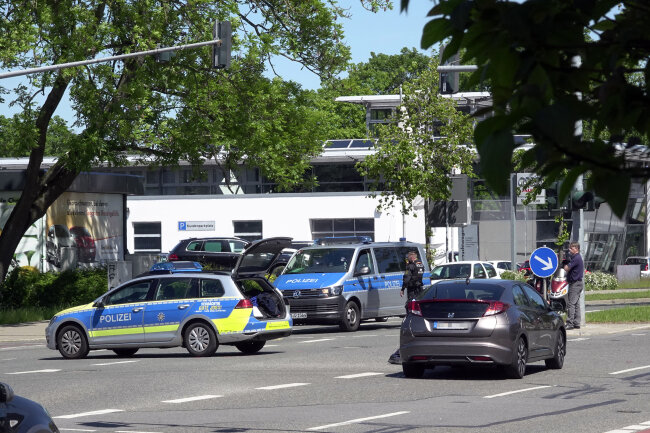 Kollision Mit Polizei-Auto Im Einsatz | Blick - Chemnitz