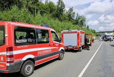 Kollision zwischen Motorrad und Wohnmobil auf Autobahnzubringer S255: Eine Person schwer verletzt - Die Unfallursache ist noch nicht bekannt. Foto: Niko Mutschmann