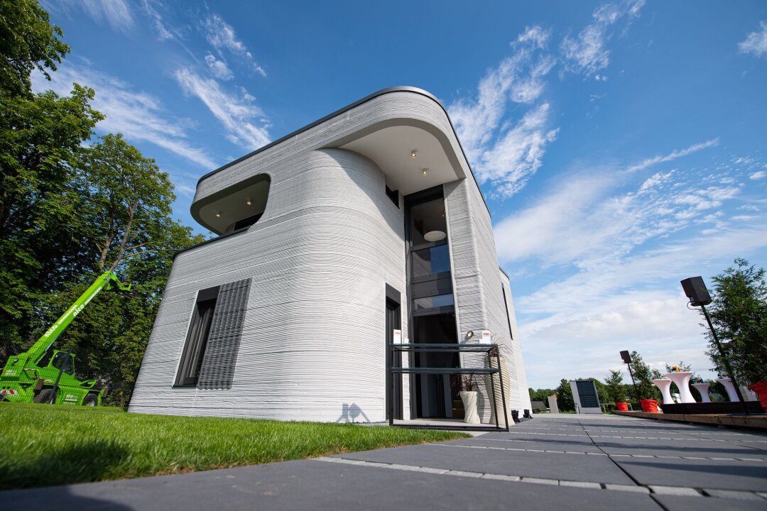 Kommt mein neues Haus jetzt aus dem 3D-Drucker? - An der Außenfassade dieses 3D Druckhauses in Beckum sieht man die mittels eines 3D-Betondrucker aufgetragenen Betonschichten.