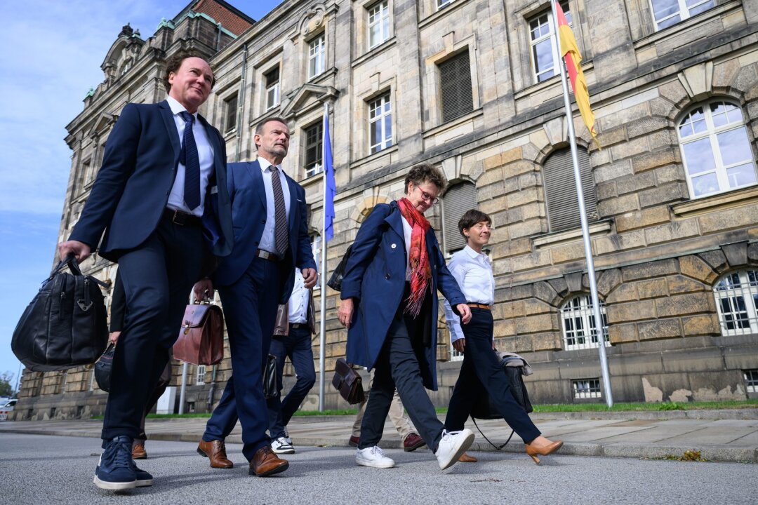 Konservative in der CDU gegen ein Bündnis mit dem BSW - Marcel Machill, Jörg Scheibe, Sabine Zimmermann und Doreen Voigt vom BSW kommen zu weiteren Gesprächen zu einer möglichen Regierungsbildung an der Sächsischen Staatskanzlei an. 