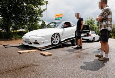 Kontrollen nach Tuning-Treffen in Chemnitz: 21 Fahrzeugen die Weiterfahrt untersagt - Zwei Fahrzeuge wiesen unzulässige technische Veränderungen auf, weshalb die Untersagung der Weiterfahrt folgte. Eines der Fahrzeuge wurde zudem stillgelegt. Foto: Jan Härtel