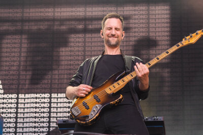 Kosmos-Festival in Chemnitz setzt Zeichen für Toleranz und Vielfalt - Die Besucherinnen und Besucher des Festivals durften sich über eine Live-Performance der Band "Silbermond" erfreuen. Foto: Felix Richter