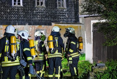 Kottmarsdorf: Schuppen steht in Flammen - Ersten Informationen zufolge brannte im Schuppen gelagerter Unrat. Foto: LausitzNews.de/Philipp Grohmann