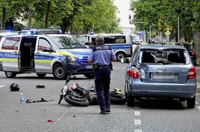 Krad übersehen: Zwei Schwerverletzte in Chemnitz - Auf der Straße der Nationen ereignete sich ein Unfall. Foto: ChemPic