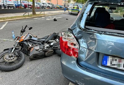 Krad übersehen: Zwei Schwerverletzte in Chemnitz - Auf der Straße der Nationen ereignete sich ein Unfall. Foto: ChemPic