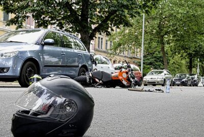 Krad übersehen: Zwei Schwerverletzte in Chemnitz - Auf der Straße der Nationen ereignete sich ein Unfall. Foto: ChemPic