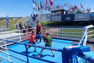 Kreissportbund Mittelsachsen besucht Olympiafestival in Tschechien - Auch Boxen gehörte zu den breitgefächerten Angeboten.