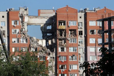 Krieg gegen die Ukraine: So ist die Lage - Bei dem Einschlag einer russischen Rakete in das Hochhaus in Dnipro ist mindestens ein Mensch getötet worden, weitere wurden verletzt.