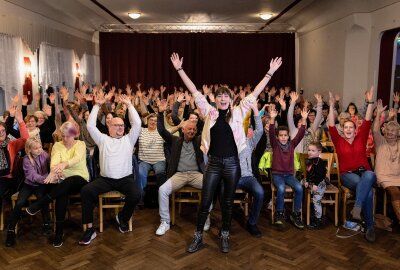 Kristina vom Dorf erobert mit "Made in Sachsen" die Herzen des Publikums - Ende 2023 gab es insgesamt neun Lesungen in Sachsen. Foto: Kai Schmidsberger