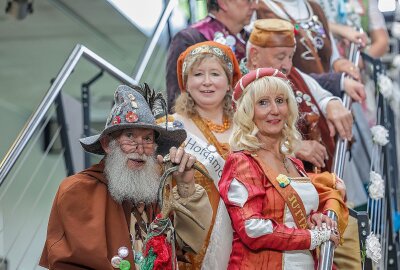 Krönung neuer Rosenprinzessin in Lichtenstein -  Hoheiten und Verträter anderer Städte sind zur Krönung angereist. Foto: Andreas Kretschel