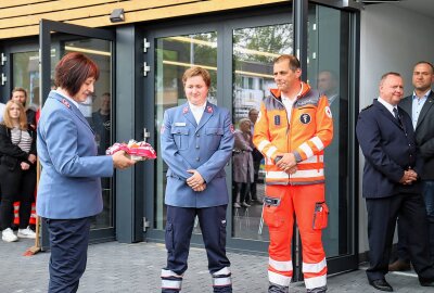 Künftige Nutzer vom Deutschen Roten Kreuz freuen sich auf neues Domizil - Einweihung des neuen Katastrophenschutzhofes: Ein wichtiger Meilenstein für den Erzgebirgskreis. Foto: Ilka Ruck