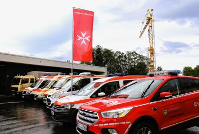 Künftige Nutzer vom Deutschen Roten Kreuz freuen sich auf neues Domizil - Einweihung des neuen Katastrophenschutzhofes: Ein wichtiger Meilenstein für den Erzgebirgskreis. Foto: Ilka Ruck