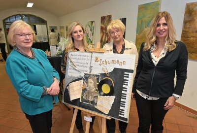 Künstlergruppe "Viertel" gestaltet Pop-up-Galerie in Zwickau - Ute Hebenstreit, Melanie Lengowski, Margitta Hempel und Angelika Schäfer (v.li.) sind die Künstlergruppe "Viertel". Foto: Ralf Wendland