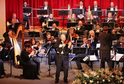 Kulinarik, Musik und Kultur vereint: Rauschende Ballnacht im Erzgebirge geplant - Einblick vom 12. Philharmonieball im Kulturhaus Aue. Am 25. Januar 2025 geht er in die nächste Runde. Foto: Carsten Wagner