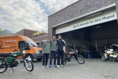 Kult trifft Innovation: Chemnitzer Simson-Verleih plant Umstellung auf E-Motoren - Jakob Wild, der Inhaber von Simson Leasing Chemnitz persönlich, machte sich mit seinem Kollegen Lukas auf den Weg nach Berlin, um den neuen Kooperationspartner Second Ride zu besuchen und an seinem Community Day teilzunehmen.