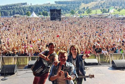 Kultband aus Bayern will das Erzgebirge rocken - Die "Dorfrocker" haben schon mehr als 2000 Auftritte hinter sich - einige davon vor riesigem Publikum. Foto: Dorfrocker