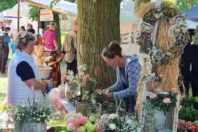 Kunsthandwerkermarkt im Wasserschloss Klaffenbach - Kunstliebhaber und Handwerksbegeisterte können sich auf eine Vielzahl handgefertigter Kunstwerke und einzigartiger Handwerkskunst freuen.