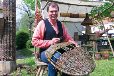 Kunsthandwerkermarkt im Wasserschloss Klaffenbach - Kunstliebhaber und Handwerksbegeisterte können sich auf eine Vielzahl handgefertigter Kunstwerke und einzigartiger Handwerkskunst freuen.