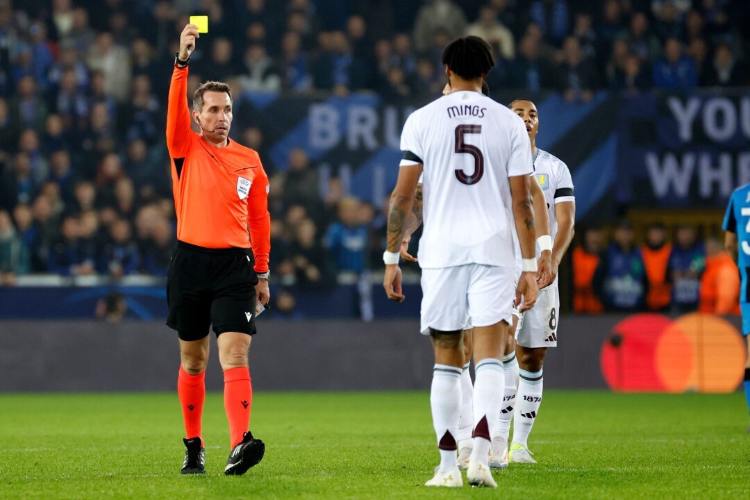 Kurioser Handelfmeter: Aston Villa schlägt sich selbst - Aston Villas Profi Tyron Mings (rechts) erlebte einen gebrauchten Champions-League-Abend.