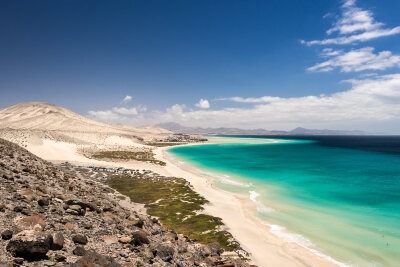 Kurzurlaub zum Jahreswechsel: 10 Reisetipps für die Feiertage - Auch die Kanaren sind ähnlich wie die Balearen ein schönes Reiseziel. Jedoch darf man keine hochsommerlichen Temperaturen erwarten. Im Bild: Fuerteventura.