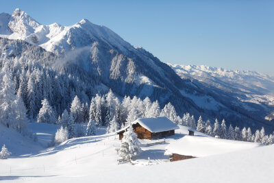 Kurzurlaub zum Jahreswechsel: 10 Reisetipps für die Feiertage - Wer Wintersport zwischen den Jahren machen möchte, kann in die Alpen in die Schweiz oder Österreich fahren.