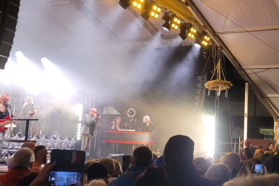 Konzert von Silly mit Julia Neigel und  Toni Krahl am Samstag-Abend auf der Volksbank-Bühne auf dem Markt.