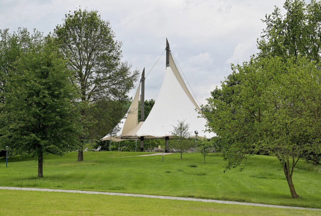 Landesgartenschau in Aue: Kurpark soll zentrales Element werden - Umfangreiche Sanierungen von Anlagenteilen im Kurpark von Bad Schlema sind geplant, dazu gehört auch das Kursegel. Foto: Ramona Schwabe