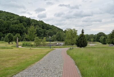 Landesgartenschau in Aue: Kurpark soll zentrales Element werden - Auch Wege im Kurpark sollen saniert werden. Foto: Ramona Schwabe