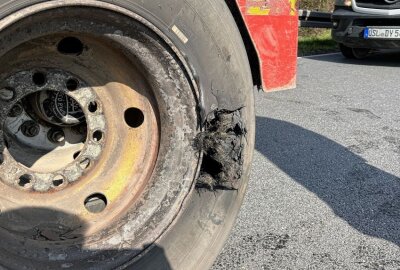 Lange Ölspur auf Umleitungsstrecke: Autobahnzubringer teils gesperrt - Am Donnerstagvormittag kam es auf der S258 zu starken Verkehrsbehinderungen. Foto: Bernd März